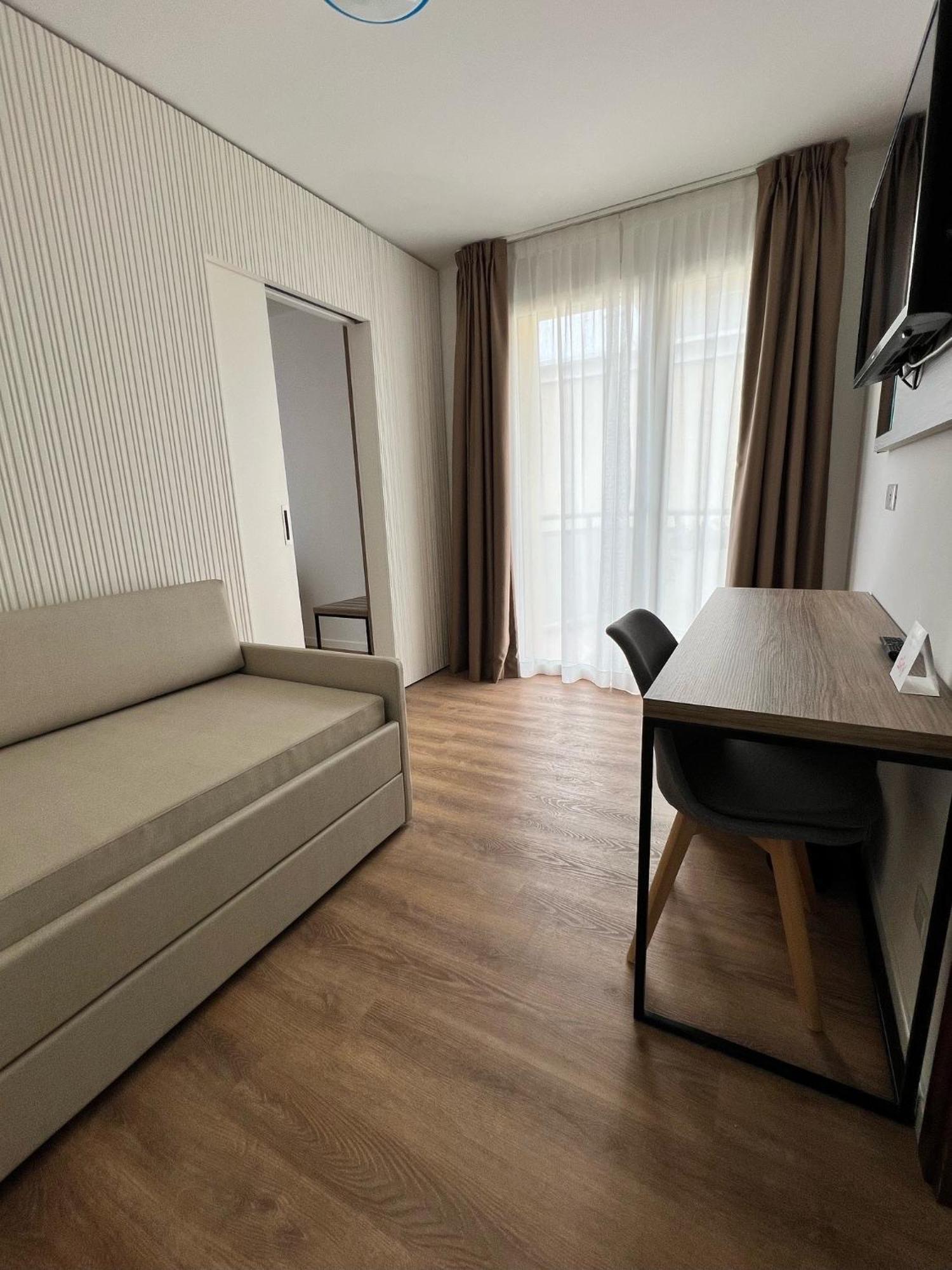 Excelsior Hotel 4*