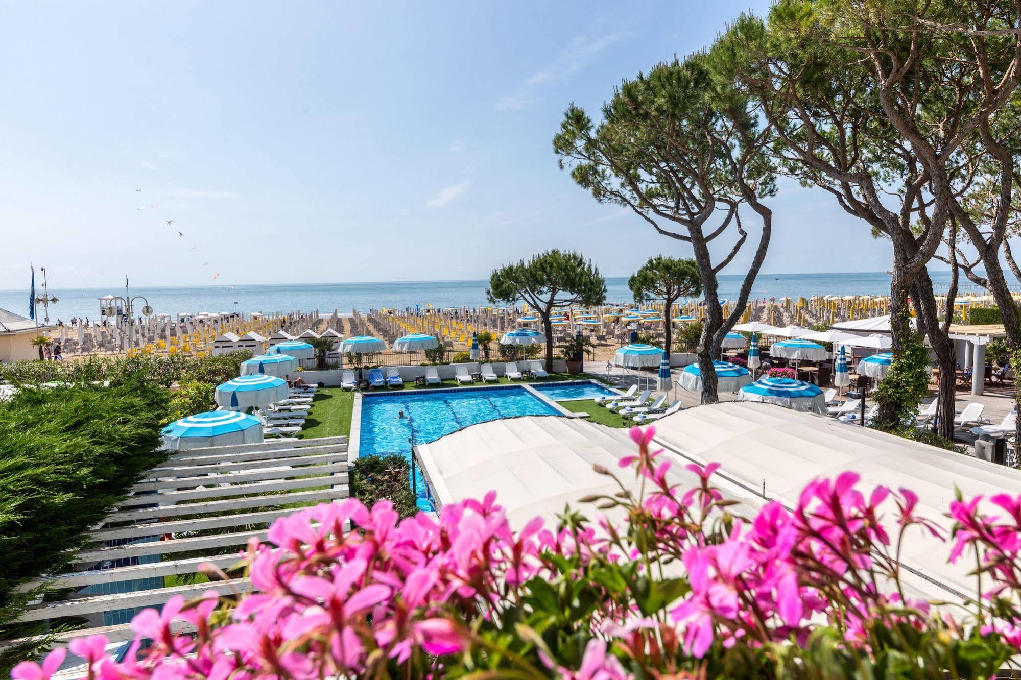Excelsior Hotel 4*